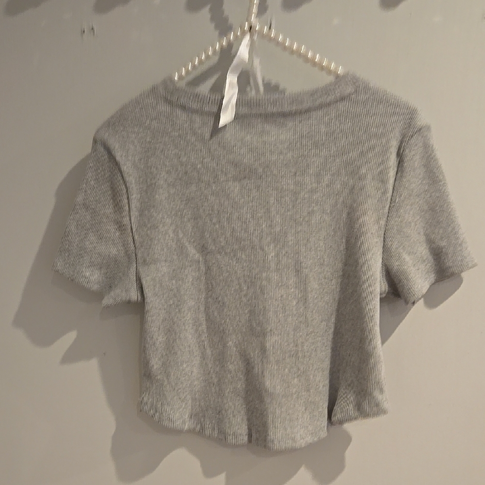 Gray Cropped Top with Green Graphic - Picture 5 of 5